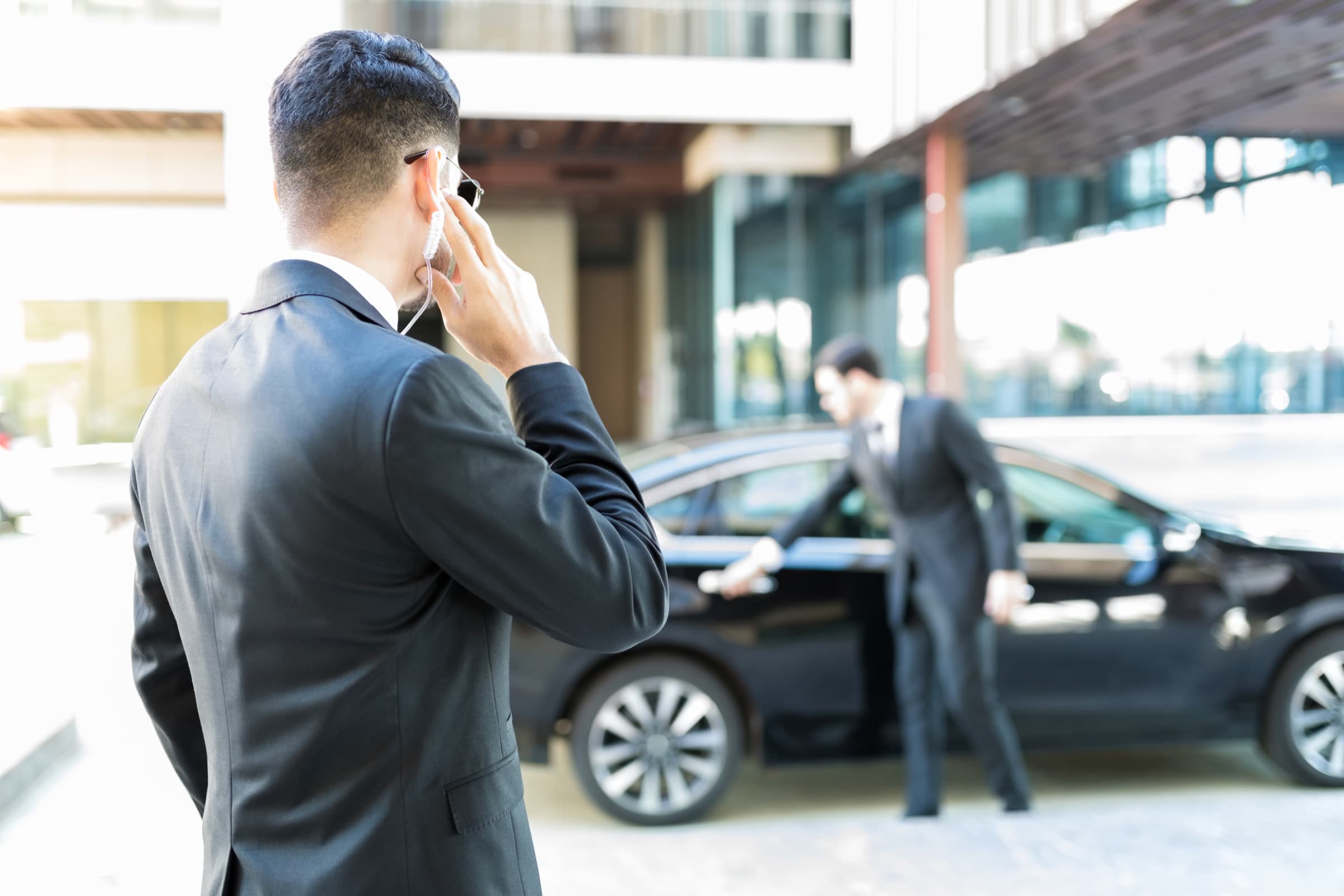Executive protection coordination at a vehicle
